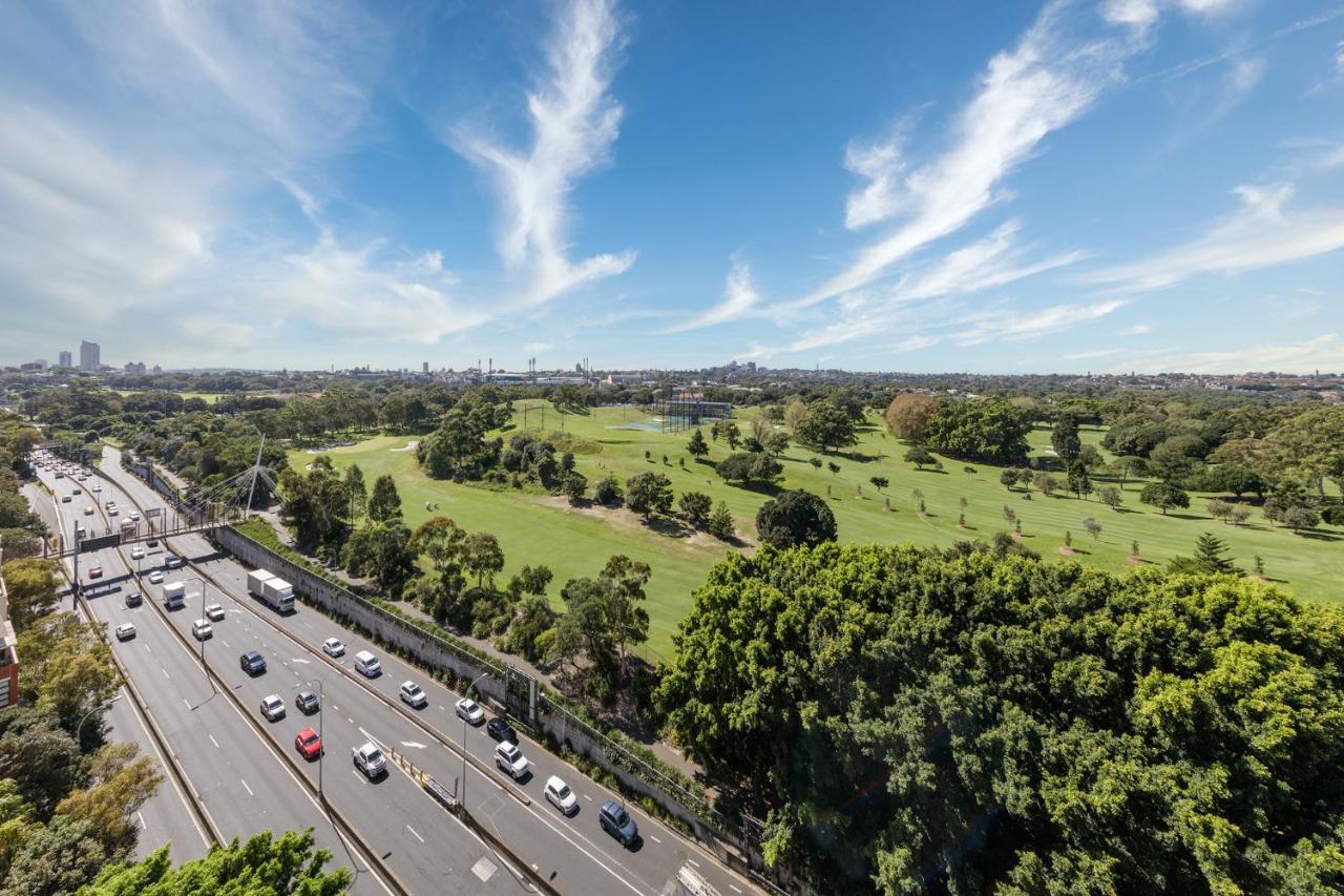 Meriton Suites Waterloo Sydney Exterior foto