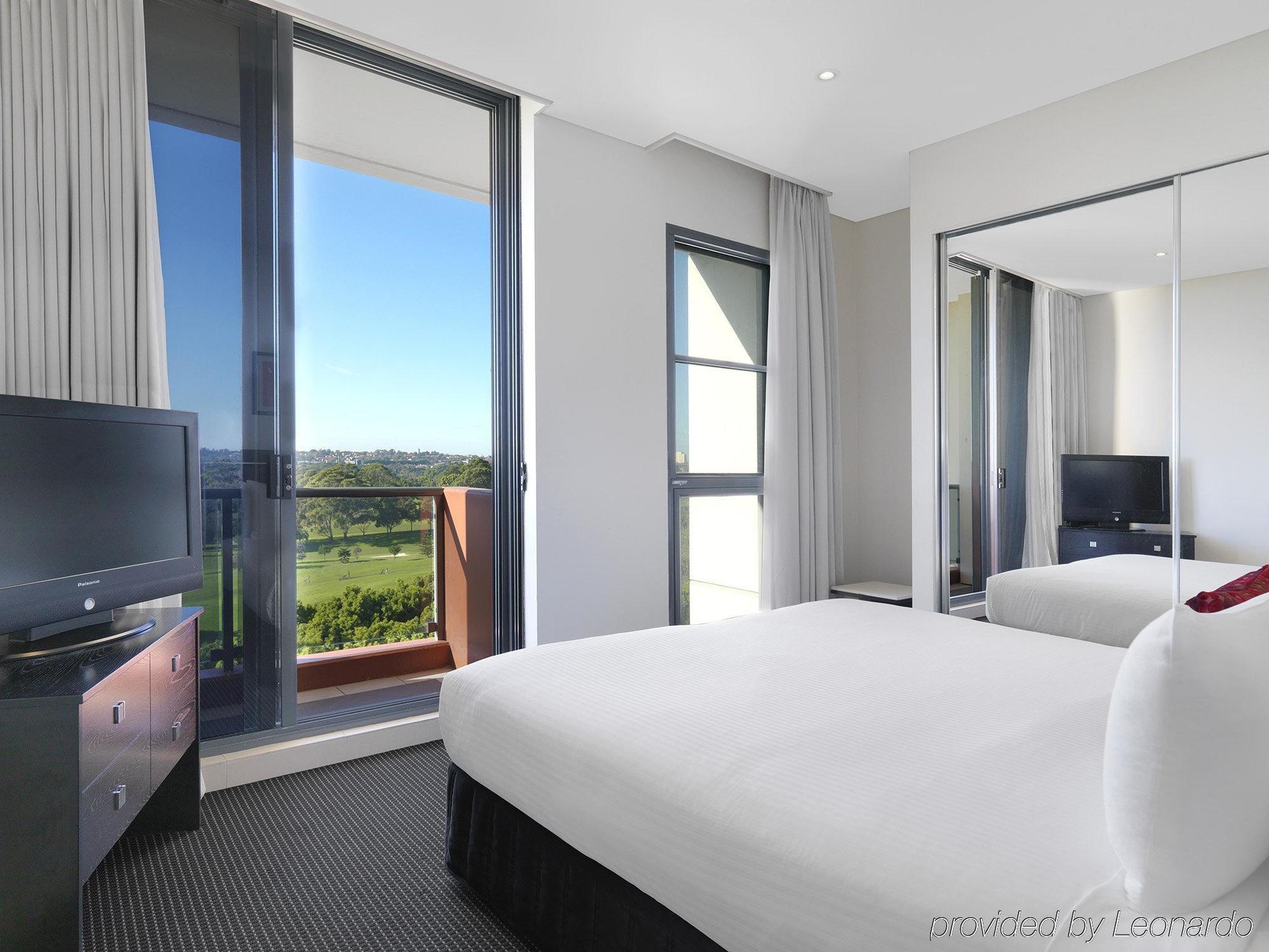 Meriton Suites Waterloo Sydney Exterior foto