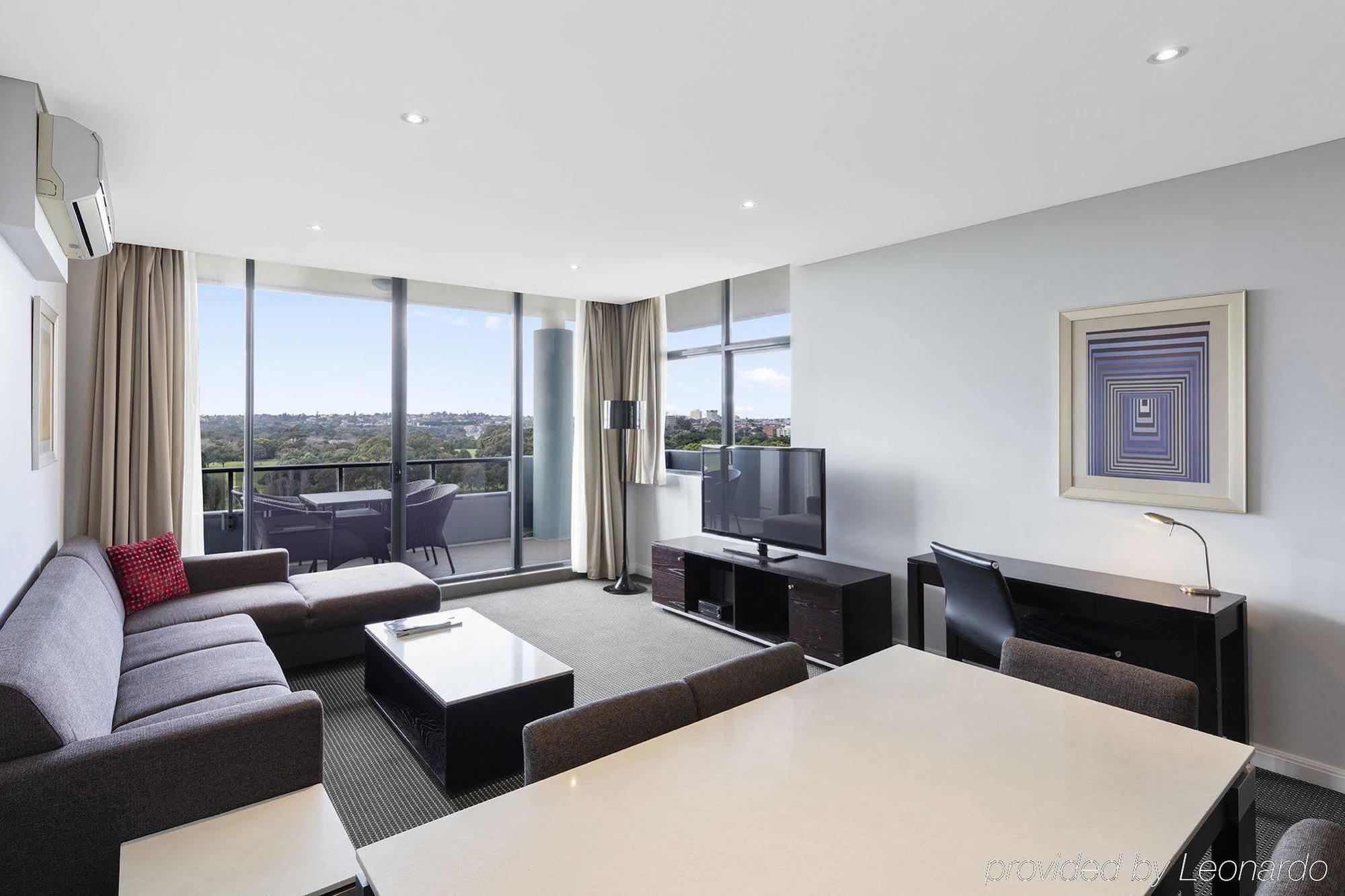 Meriton Suites Waterloo Sydney Exterior foto